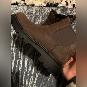 UGG Loxley suede boots